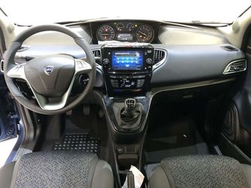 Car image 12