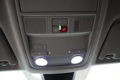 Car image 35