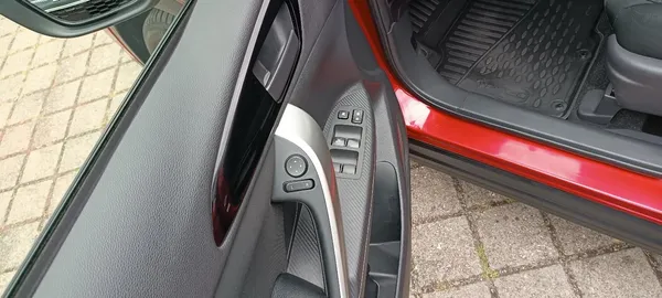 Car image 18