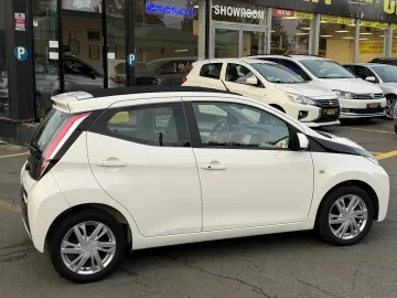 Car image 28