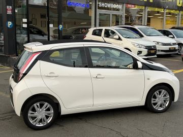 Car image 28