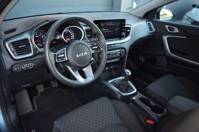 Car image 10