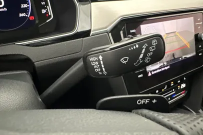 Car image 26