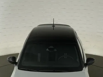 Car image 33