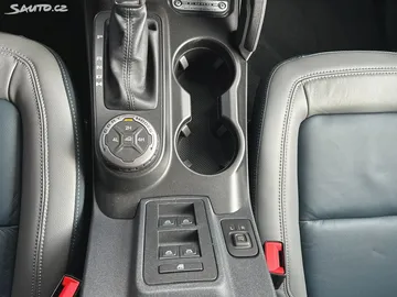 Car image 32