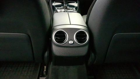 Car image 32