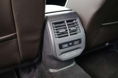 Car image 36