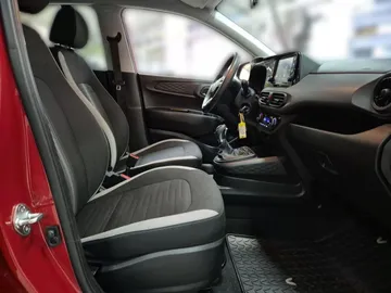 Car image 16
