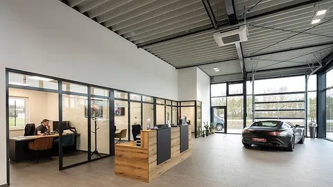 Car image 30
