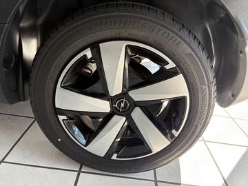 Car image 32