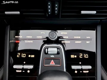 Car image 35
