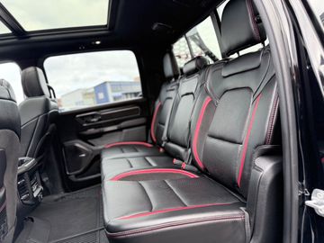 Car image 32
