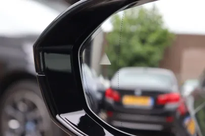 Car image 35