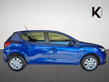 Car image 4