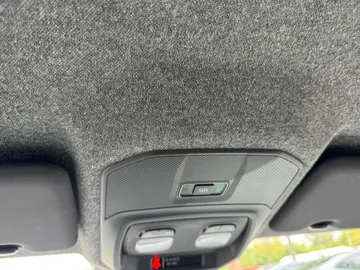 Car image 32