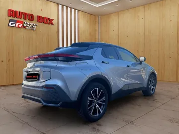 Car image 4