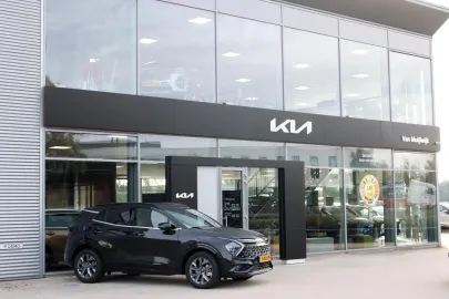 Car image 5
