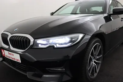 Car image 30
