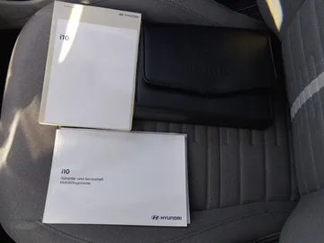 Car image 30