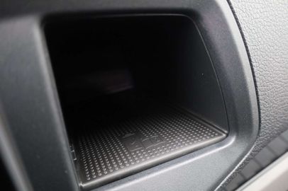 Car image 37