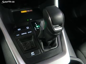 Car image 32