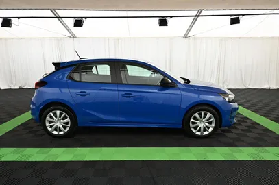 Car image 4
