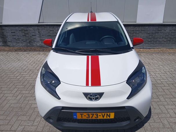 Toyota Aygo X 1.0 VVT-i 53 kW image number 6