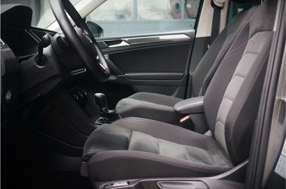 Car image 32