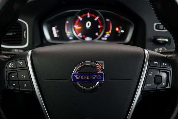 Volvo V60 Cross Country D3 110 kW image number 16