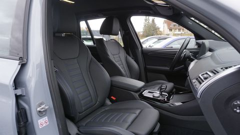 Car image 30