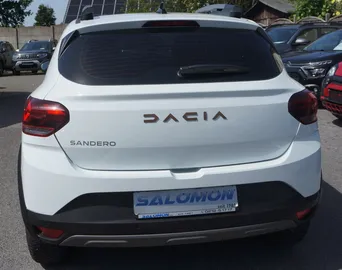 Car image 3