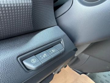 Car image 33