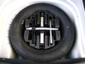 Car image 27
