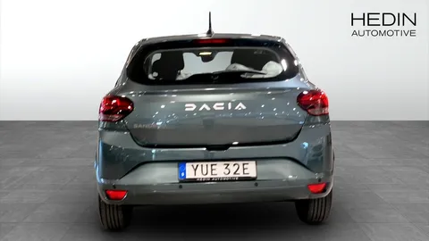 Car image 4