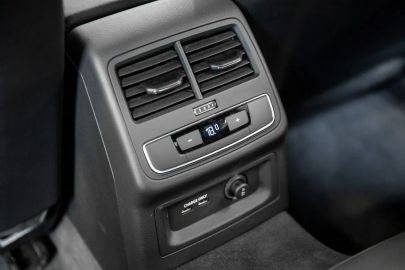 Car image 33