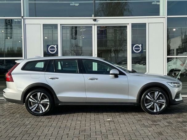 Volvo V60 Cross Country AWD B5 194 kW image number 1