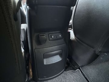 Car image 37