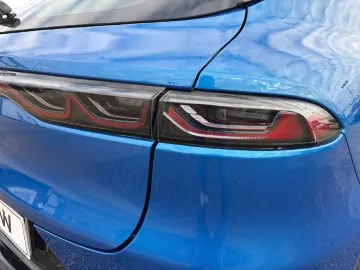 Car image 27