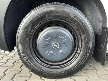 Car image 33