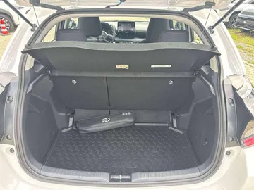 Car image 40