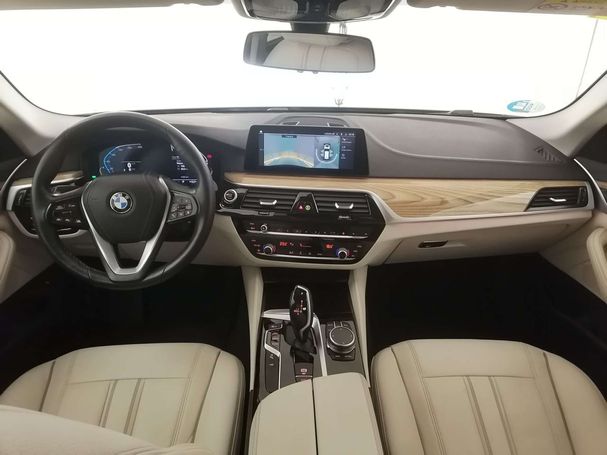 BMW 520d Touring xDrive 140 kW image number 13