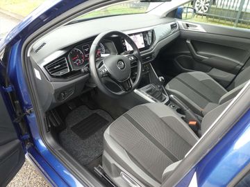 Car image 12