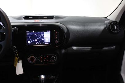 Car image 26