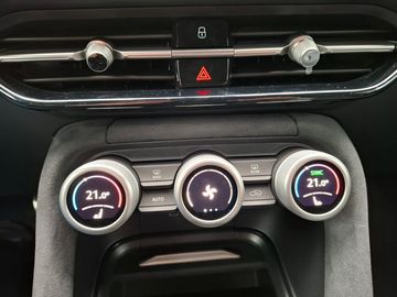 Car image 32