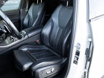 Car image 32