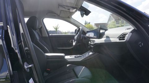 Car image 32