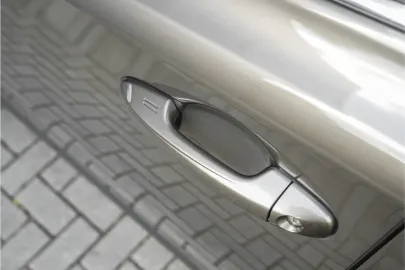 Car image 43