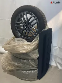 Car image 32
