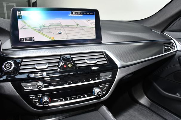 BMW 530 Touring xDrive 215 kW image number 10