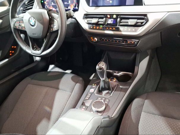 BMW 118i 100 kW image number 13